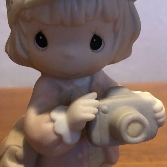 PRECIOUS MOMENTS FIGURINE MARKED " COLLECTORS' CLUB" C) 1997 PMI ENESCO - Picture 6 of 6